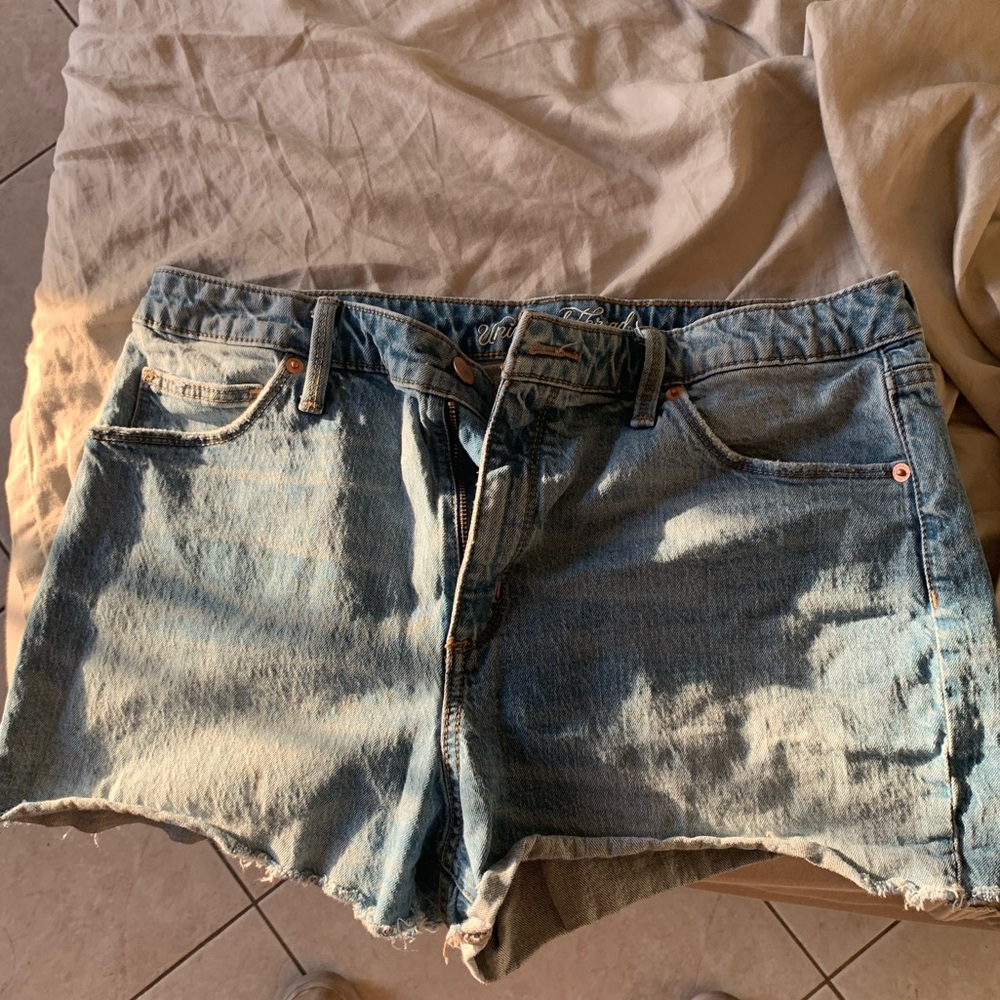 Universal Thread Shorts